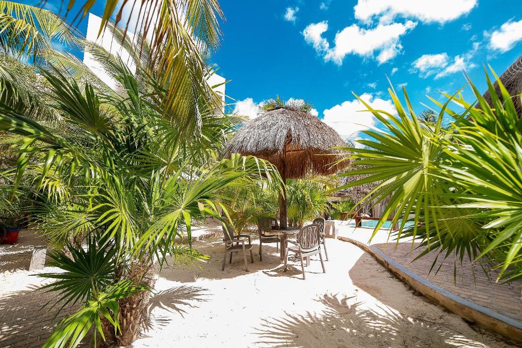Merida Apartment | 87979 Very chic 3BR Condo, tons of amenities, 1 block from Ocean