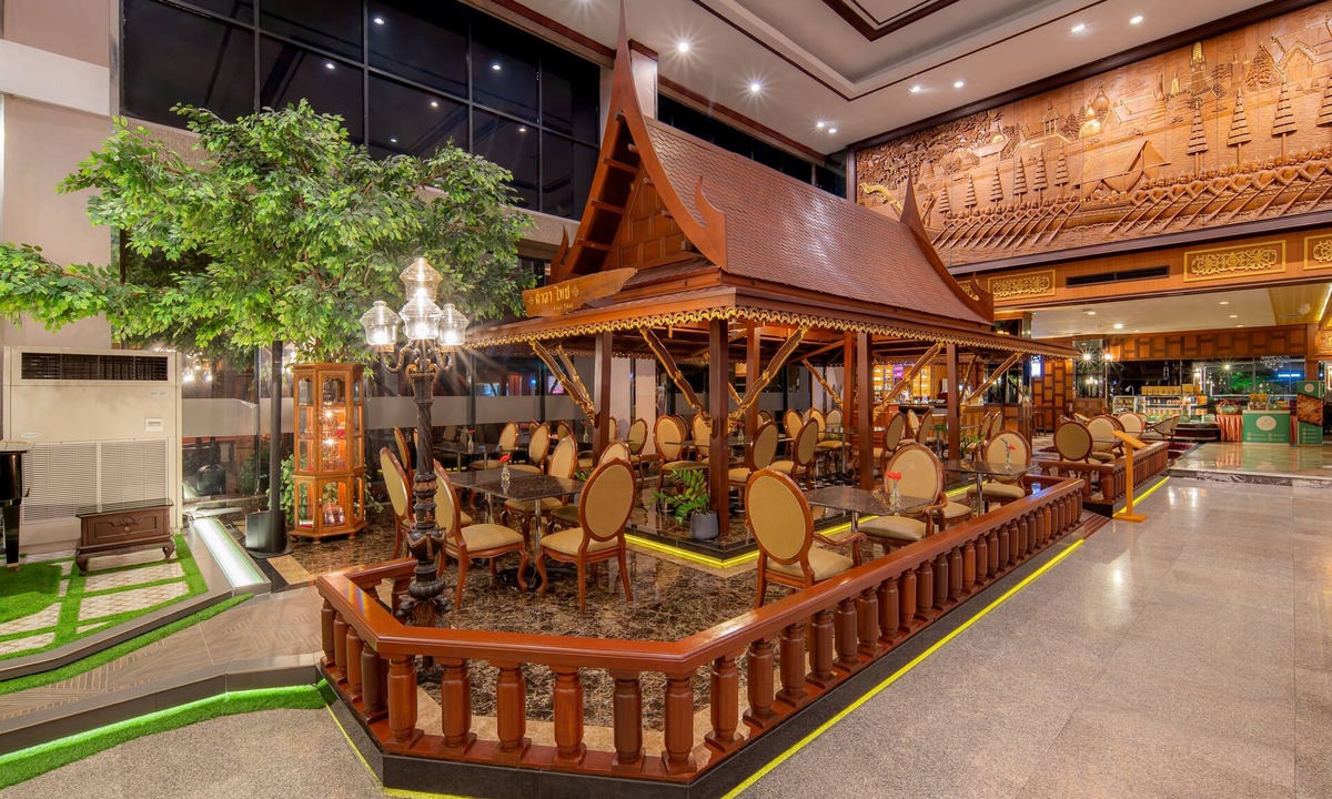 Ramkhamhaeng Hotel | Alexander Hotel