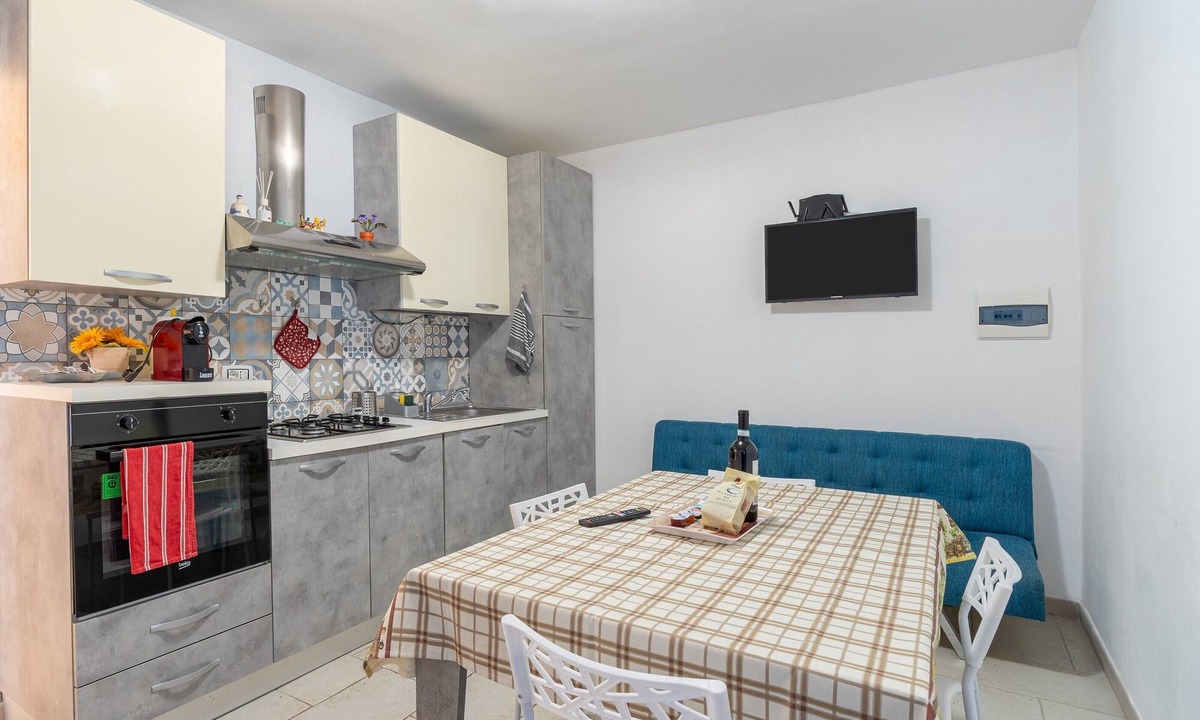 Arenella Apartment | Apartment 'Milu' Poolside, Wi-Fi and Air Conditioning