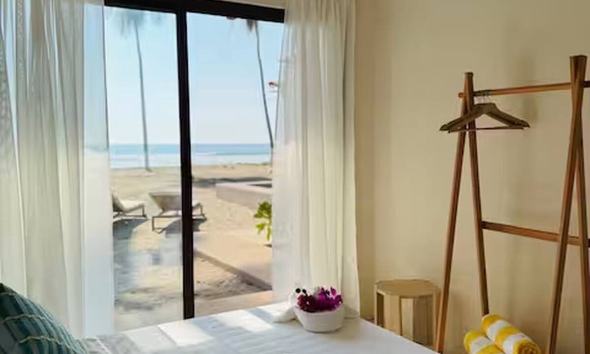 Zihuatanejo de Azueta House | Beachfront House with Private Pool, near Troncones