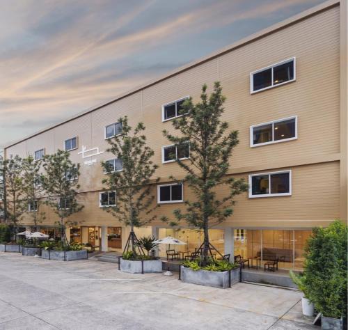 Talat Nuea Hotel | Bedline Hotel - SHA Certified
