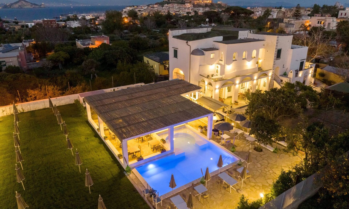 Procida Bed & Breakfast | Calacala rooms, restaurant & farm experience