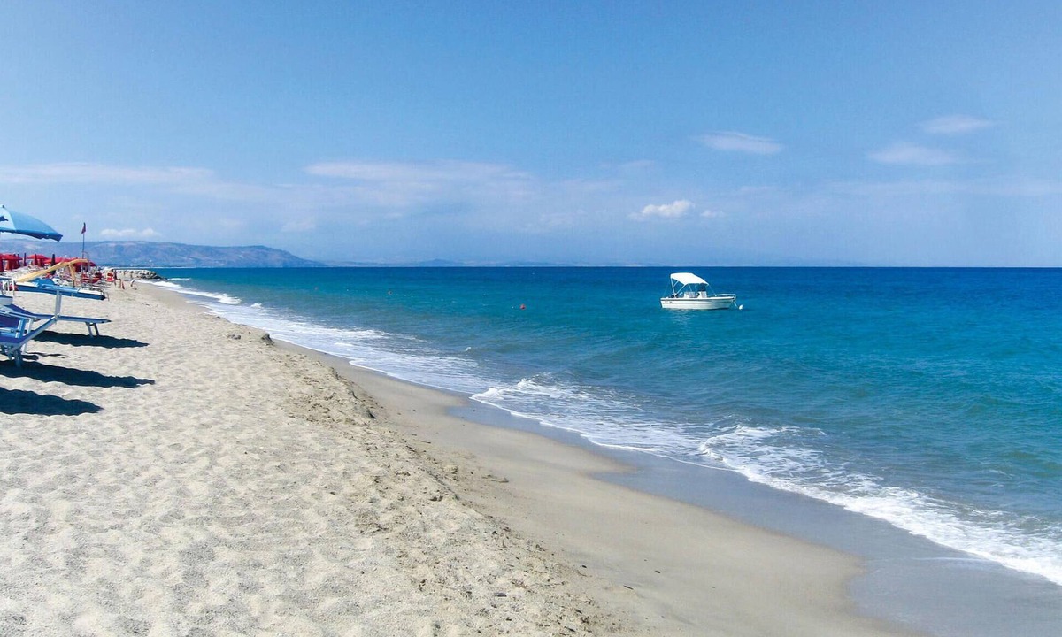 Isca Marina Apartment | Comfortable vacation apartment with proximity to the sandy beach.