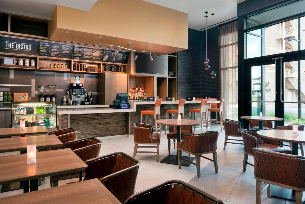 Downtown Phoenix Hotel | Courtyard by Marriott Phoenix Downtown