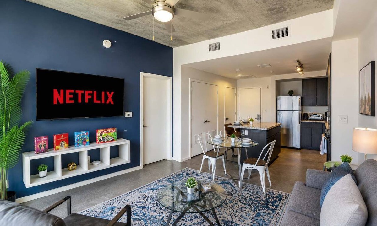 Evans Churchill Apartment | DT PHX Condo with Pool Gym Parking WD