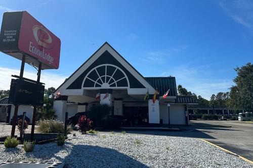 National Gardens Cabin | Econo Lodge Ormond Beach North - Daytona