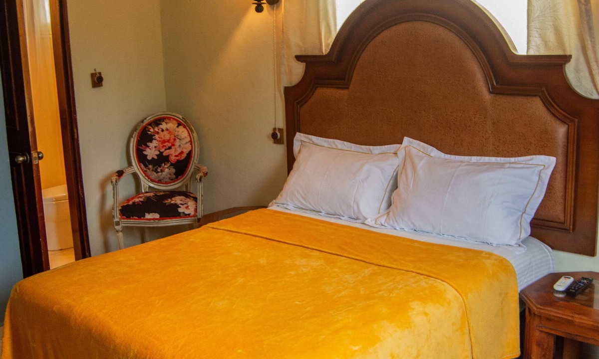 Valladolid House | Experience peace: Spacious room.