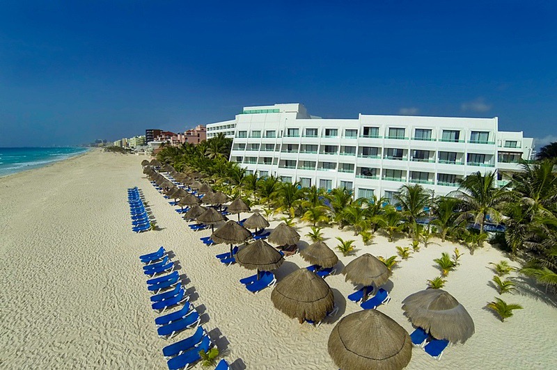 Punta Cancun Hotel | Flamingo Cancun Resort