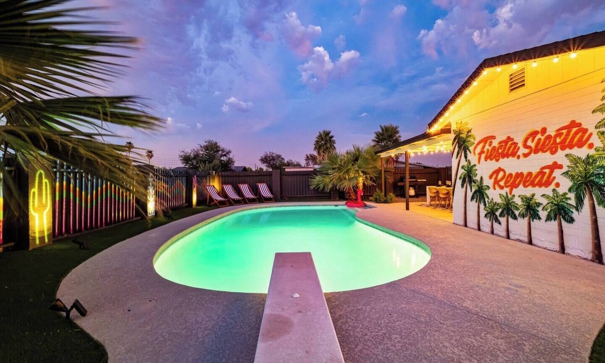 North Mountain House | Gorgeous 4-bed home with Golf, Fire Pit, Hot-Tub & Pool