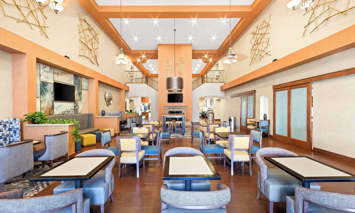 Palm Valley Hotel | Hampton Inn & Suites Phoenix-Goodyear