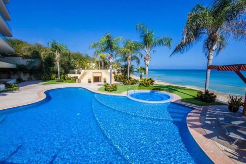 Emiliano Zapata House | Luxury Beachfront Condo Ocean View & Infinity Pool
