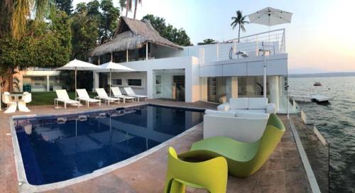 Tequesquitengo Villa | Luxury Villa by the Lake