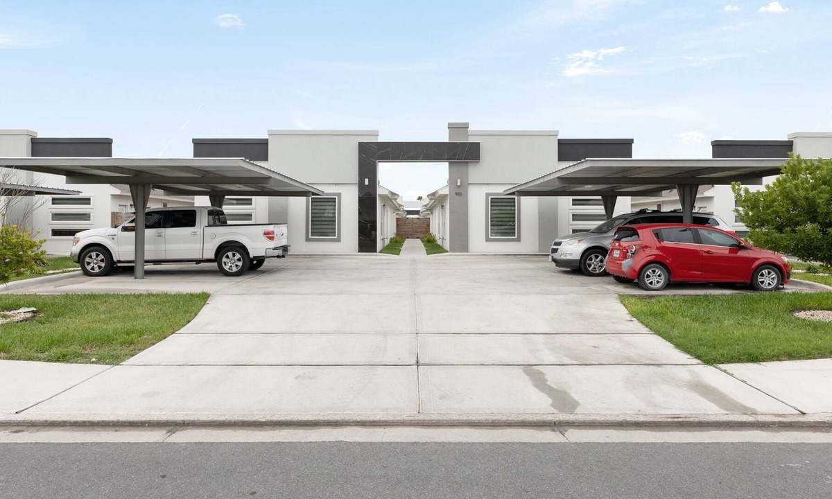 Pharr Apartment | Modern Duplex with Fully Upgraded Amenities