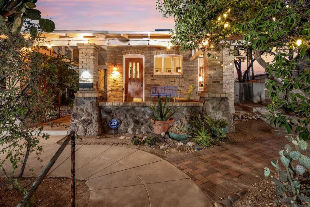 West University House | N 1st Ave