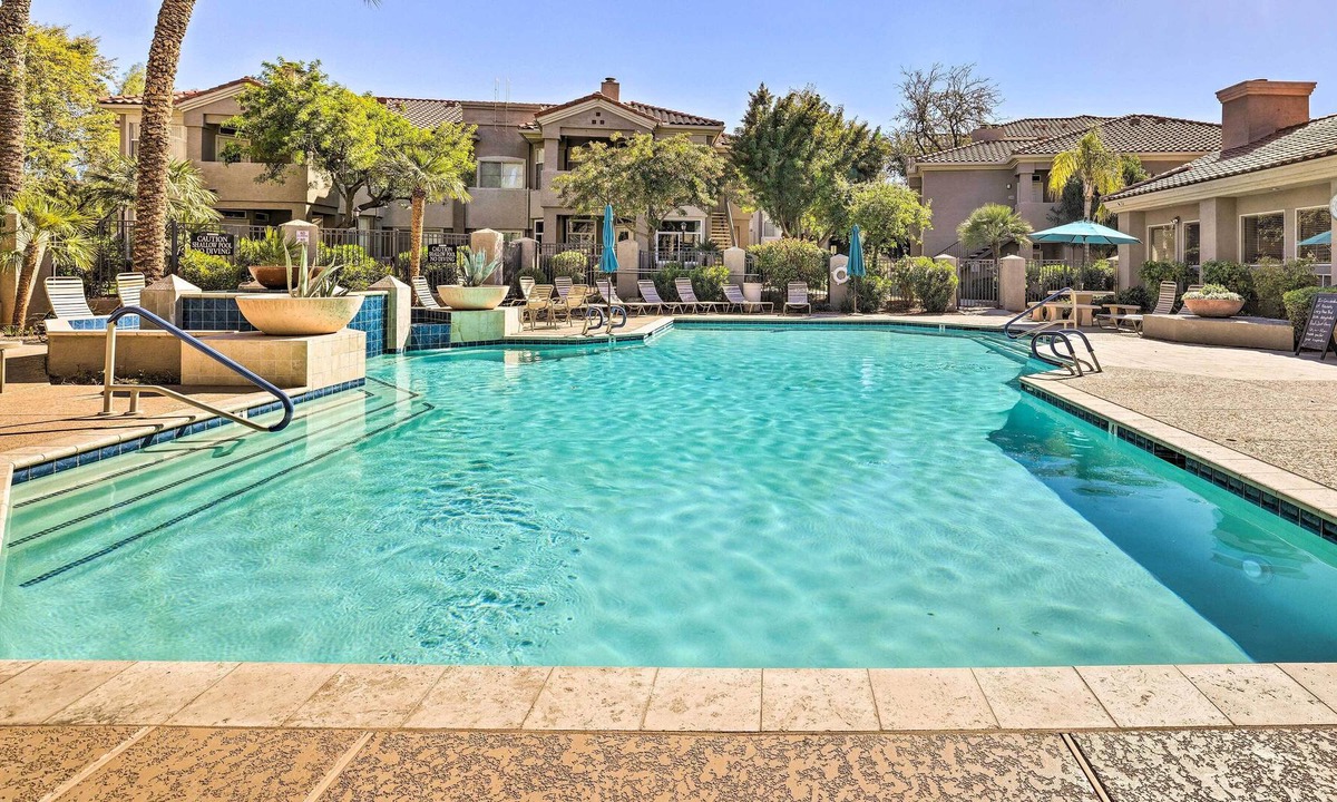 Portofino Condo | Phoenix Condo w/ Pool Near Wild Horse Pass!