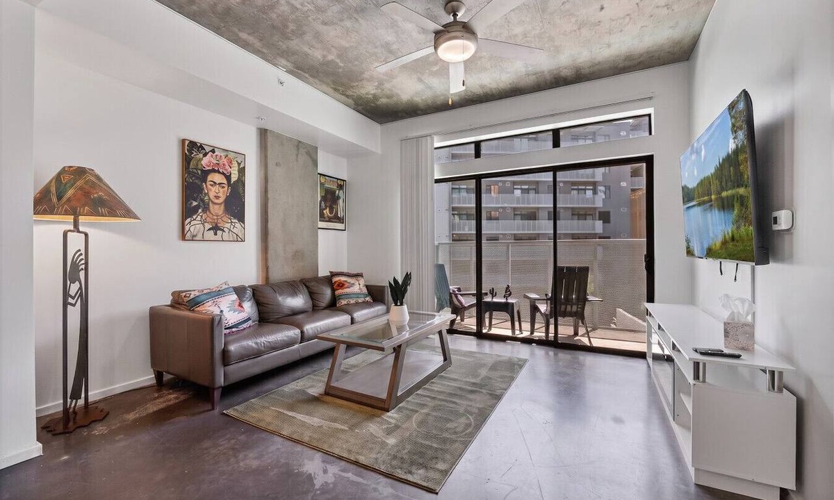 Evans Churchill Apartment | Phoenix Muralist`s Loft