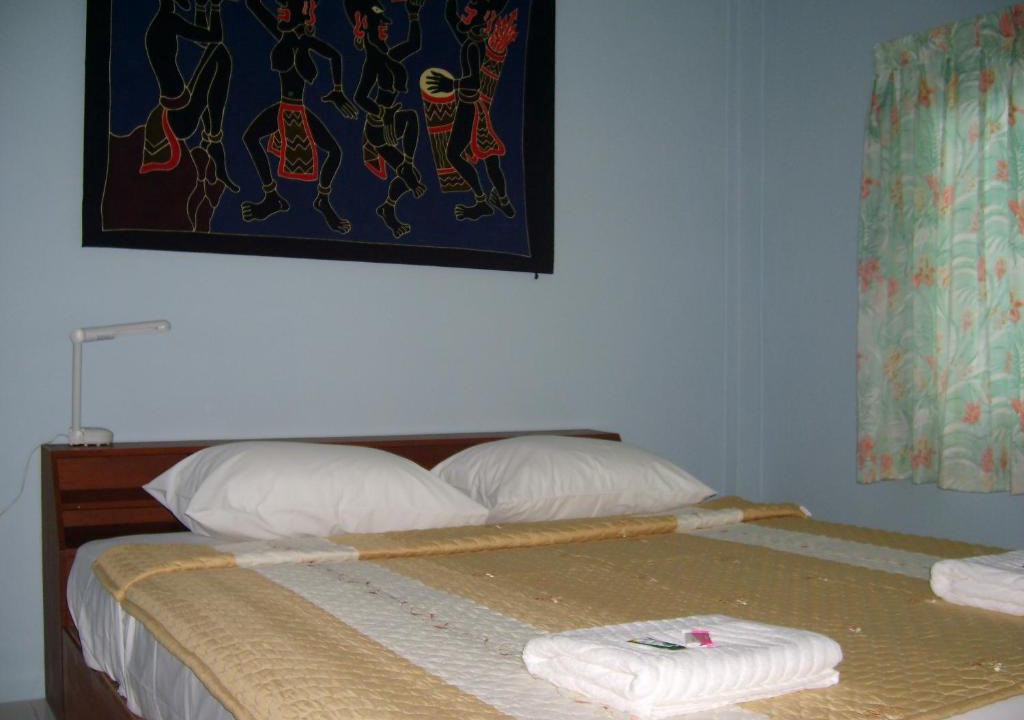 Karon House | Pineapple Guesthouse