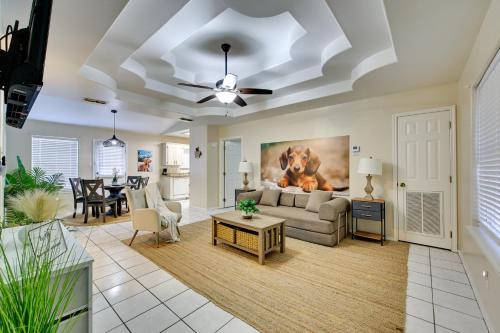 Edinburg Apartment | Pool Access & Work-Ready Comforts! Edinburg Apt