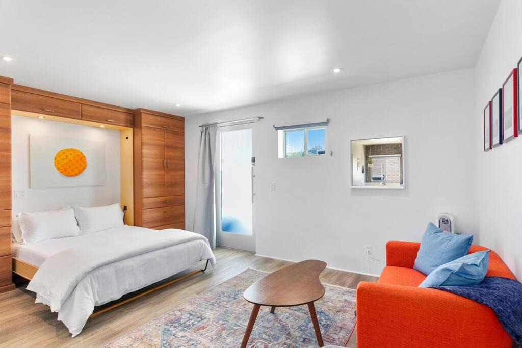 Roosevelt Apartment | Retro Studio in the Heart of DTPH - Very Walkable