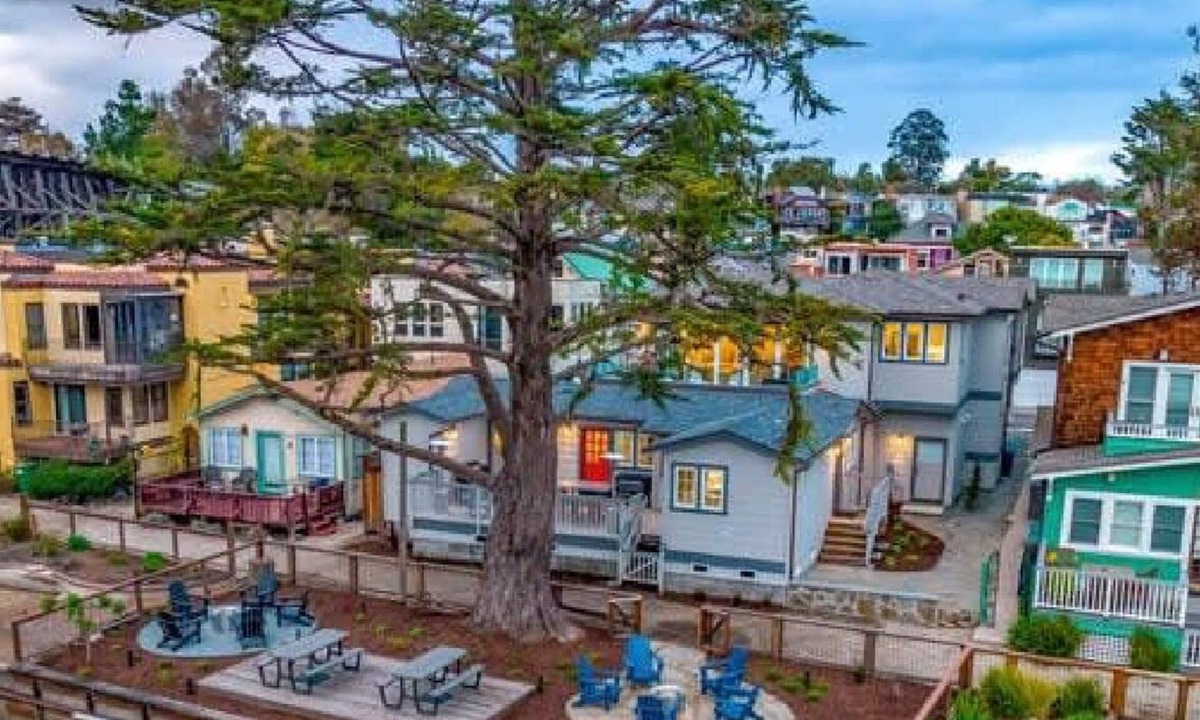 Capitola House | Rivervfront Duplex w/Elevator & Firepit on the Patio