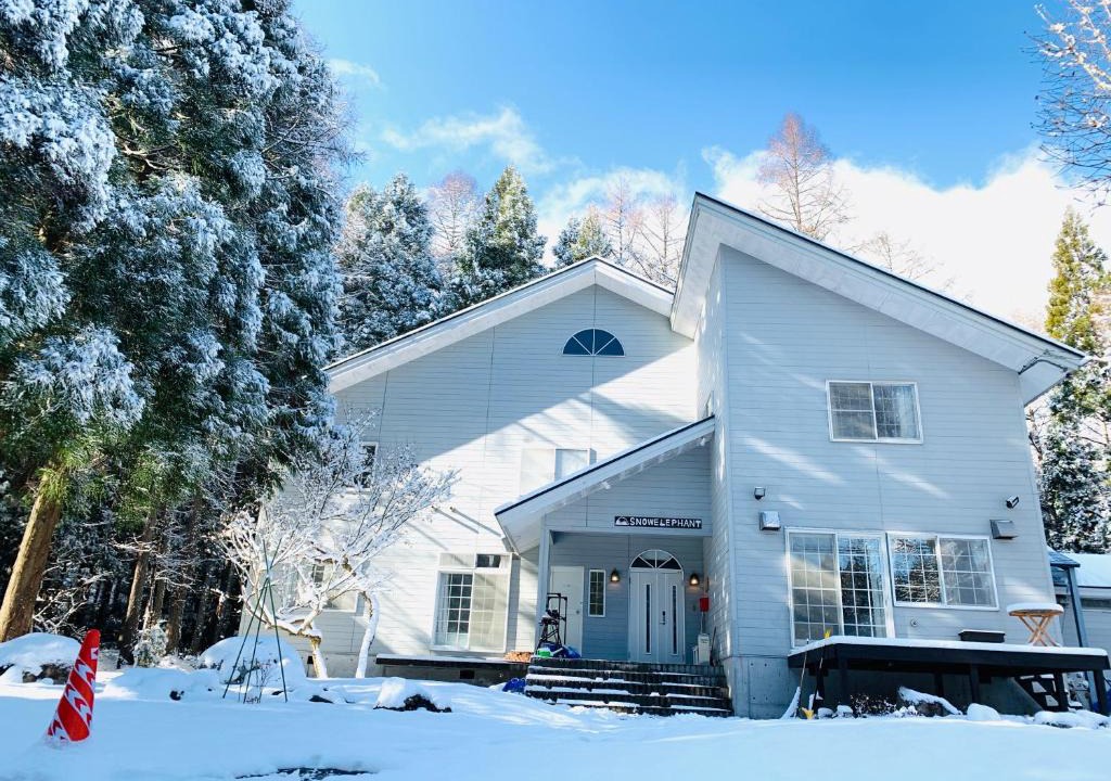 Iida Bed & Breakfast | Snow Elephant