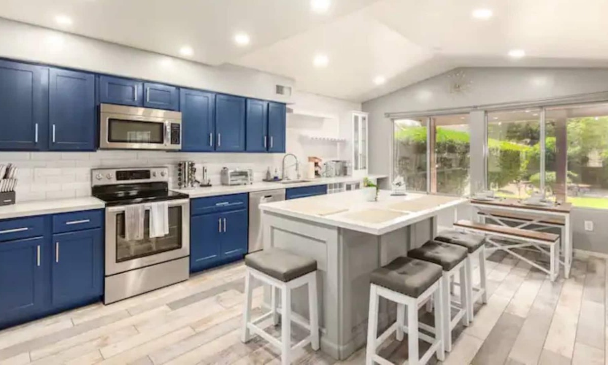 Paradise Valley Village House | Spacious 3 Bed/3 Bath 2500sqft | Newly Remodeled