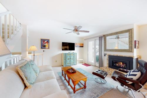 Elkhorn Village Apartment | Valley Gem Upper