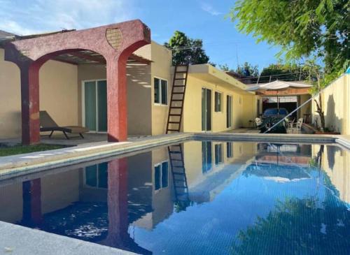 Centro House | Villa con Alberca Privada En Xochitepec