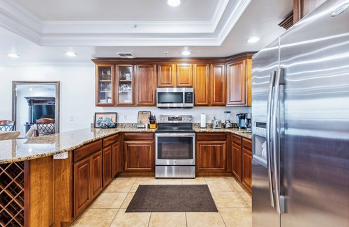 Bullhead City Condo | 3 BDR Riverfront Resort w/pool, spa, dock & launch!