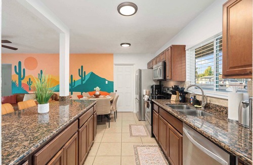 Alhambra House | 5BR, Pool, Games, Mini Putt, BBQ, Patio & Firepit