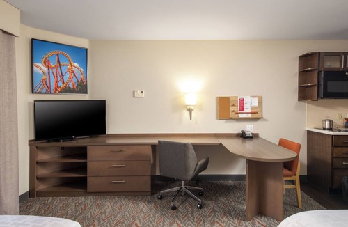 Anaheim Resort Hotel | Accommodates 2 Studios w/Double Beds | Full Kitchen | Near Disneyland Resort
