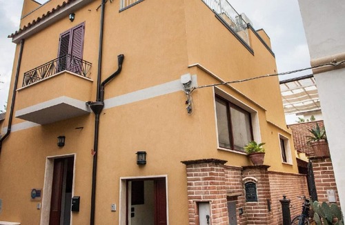 Locri Apartment | Apartment 'Eutimo' with washing machine and dishwasher