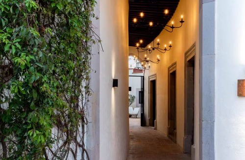 Zona Centro Apartment | Aurora Suite | Spacious with 2 Queen Beds + Pool