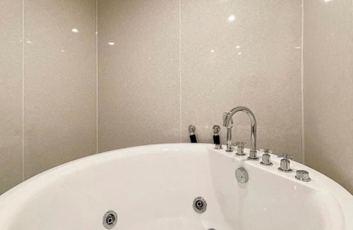 Hiroshima City Centre Apartment | b hotel M's lea - Spacious 2 level apartment 4BR for 16 PPL