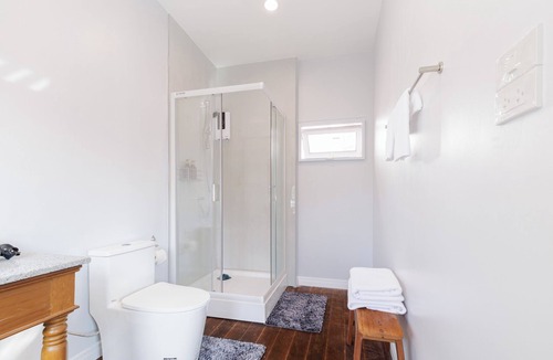 Thon Buri Bed & Breakfast | Baanboon
