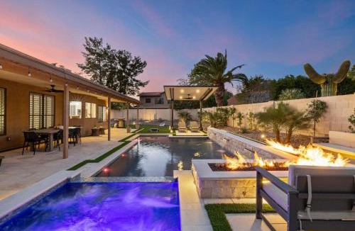 Arabian Views House | Backyard Bliss - Firepit Putt Play Pool & Spa
