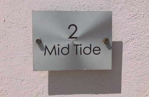 Las Conchas Apartment | Beach front getaway at Mid-Tide