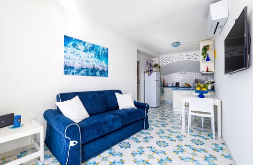 Chiesa Nuova Apartment | Blue Waves