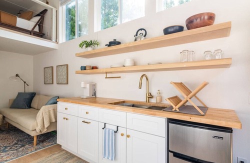 Holly House | BoHo Tiny Home - Walkable to East Austin’s Best!