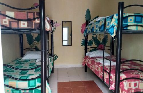Merida House | Casa de huespedes Áabilo'ob Hostel