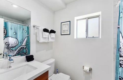 Roosevelt House | Central DTPH Studio Retreat with Pool