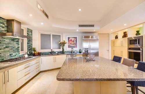 Emiliano Zapata Condo | Charming Condo with Beautiful Views | Walk to Beach & Dining