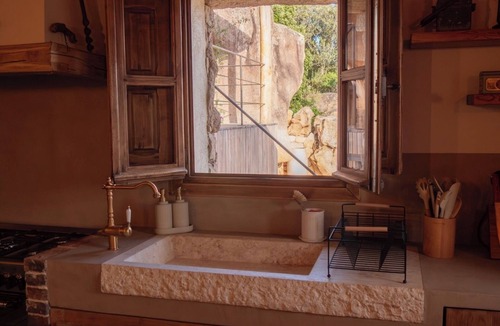 Figari House | Charming sheepfold in Corsica, heated pool, between scrubland and beautiful beaches.