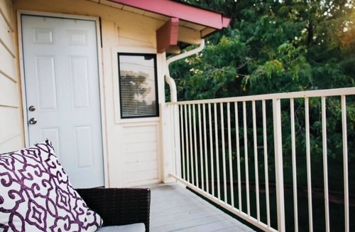 Redding Apartment | Charming Studio. Private/Quiet Equipped for Traveling Professionals.