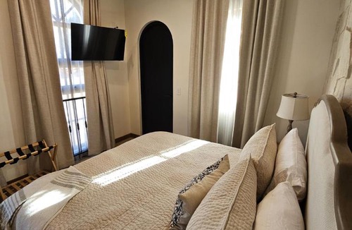 Valle de Guadalupe Hotel | Chateau Del Valle
