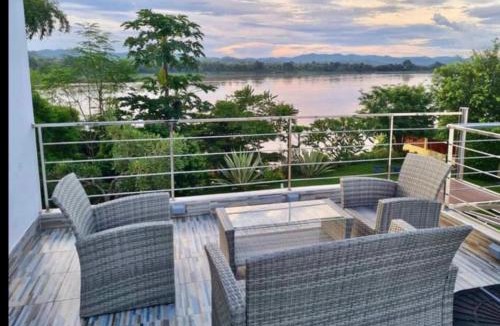 Chiang Khan Villa | Chiang Khan Riverside Pool Villa and Two Bungalows