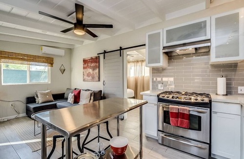 Grant - Glenn Cottage | Chic Duplex in Tucson 1 of 2