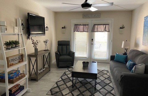 Paradise Valley Village Condo | Cozy Condo Completely Updated- Centrally Located