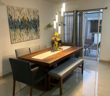 Monterrey House | Cuarto en casa compartida