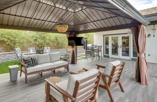 East Mesa House | Desert Oasis Ranch-Style Mesa Home, Hiking/Tubing